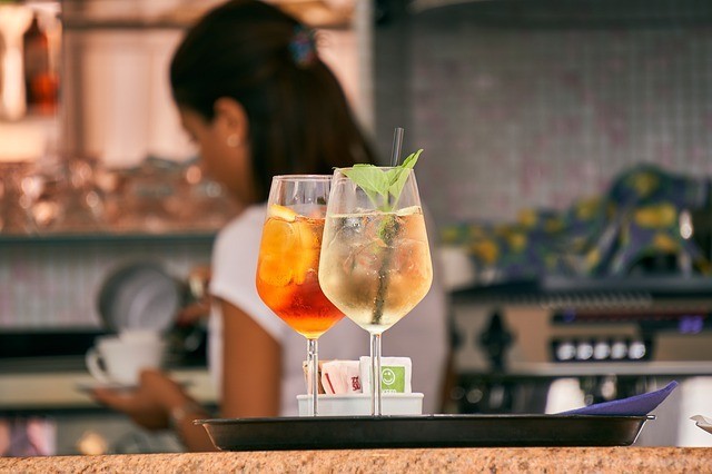 17. Felszolgáló, pultos osztrák munka Salzburg