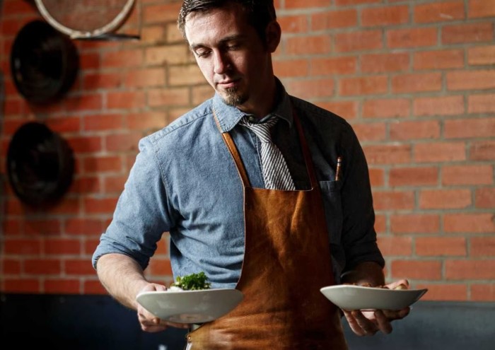 Felszolgálót keresünk Ausztriába, Weigelsdorfba átjárással