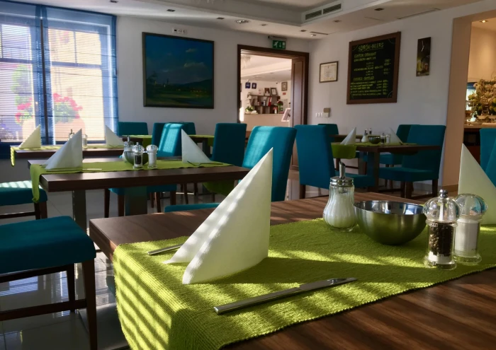 Felszolgálót keresünk